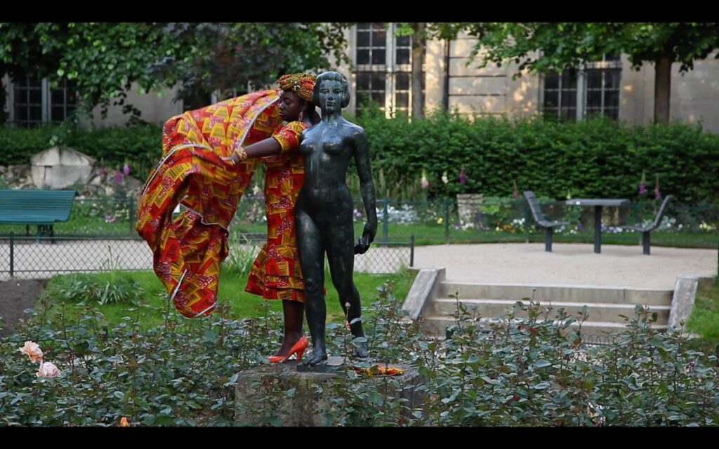 Africa Clothe Me Bare, Paris